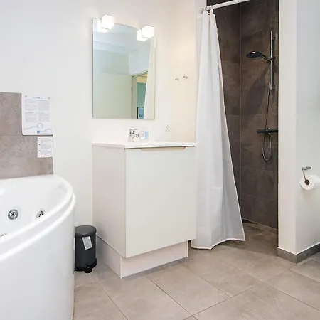 8 Person In Appartement *
