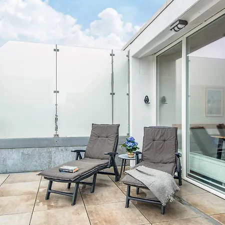 8 Person In Apartamento