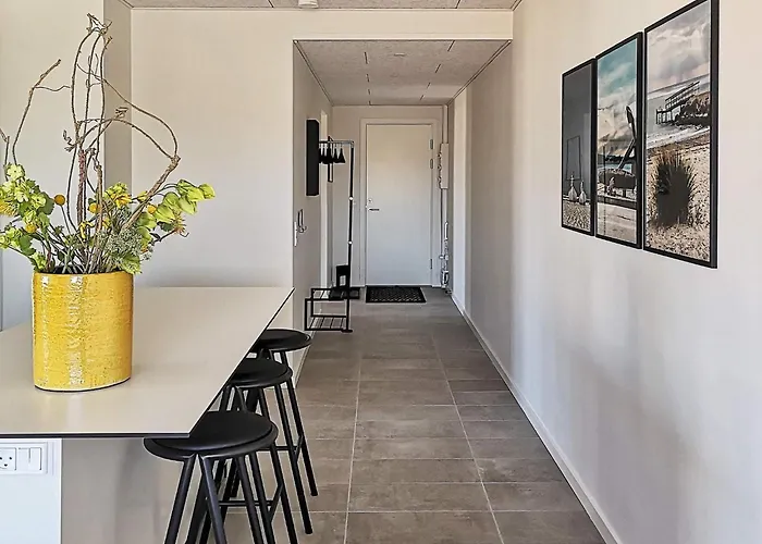 8 Person In Apartament