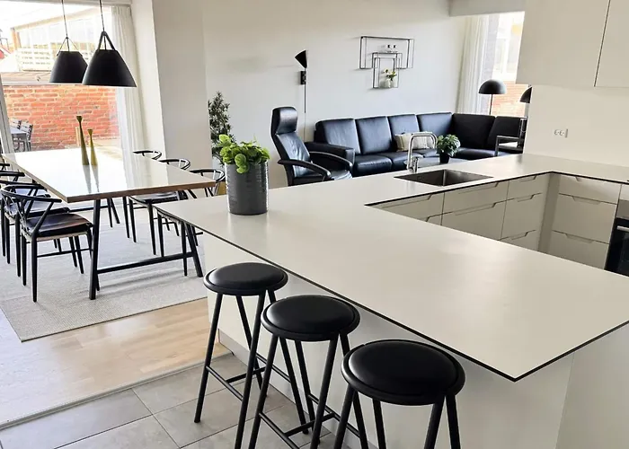 8 Person In Apartament *