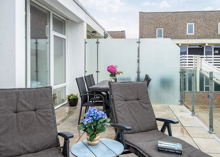 8 Person In Apartament *