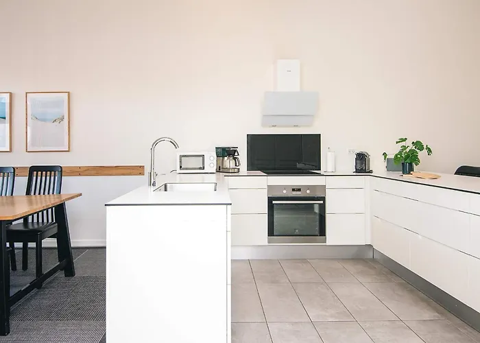 8 Person In Apartament