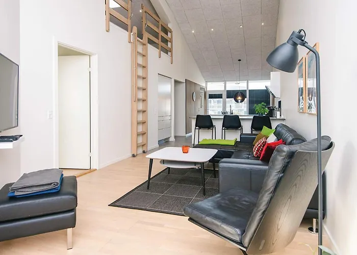 8 Person In Apartament