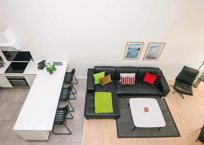 8 Person In Apartament *