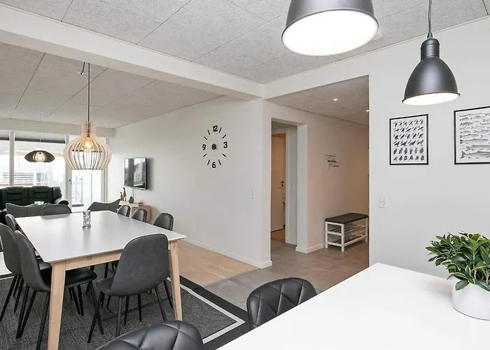 8 Person In Apartament *